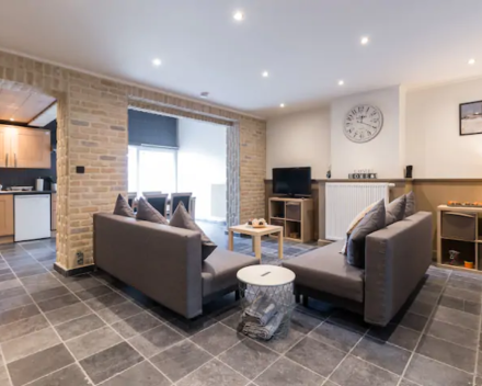 Spacious Apartment on Damse canal @ Bruges