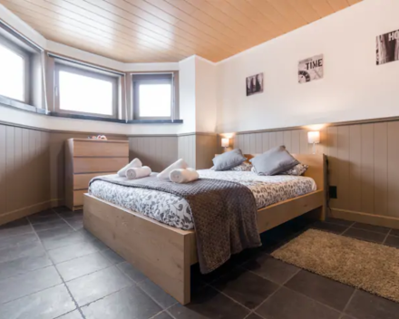 Spacious Apartment on Damse canal @ Bruges