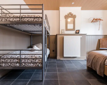 Spacious Apartment on Damse canal @ Bruges