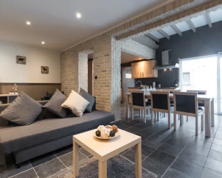 Spacious Apartment on Damse canal @ Bruges